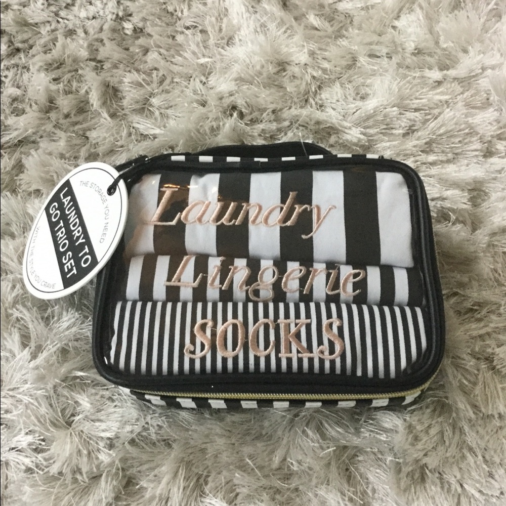 TRAVELING? 3 travel bags for laundry and lingerie.